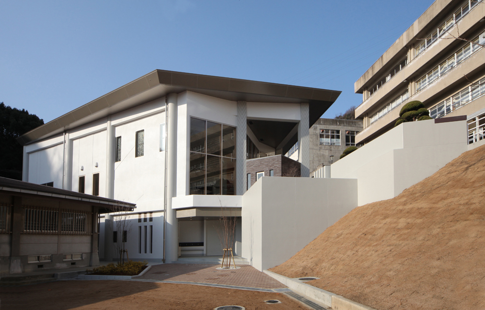 琴岡高等学校多目的ホール